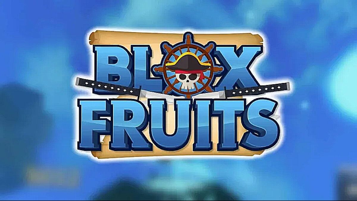 Logo Blox Fruits kết hợp đầu lâu đội mũ cướp biển, bánh lái và kiếm bắt chéo nổi bật trên phông nền xanh mờ.