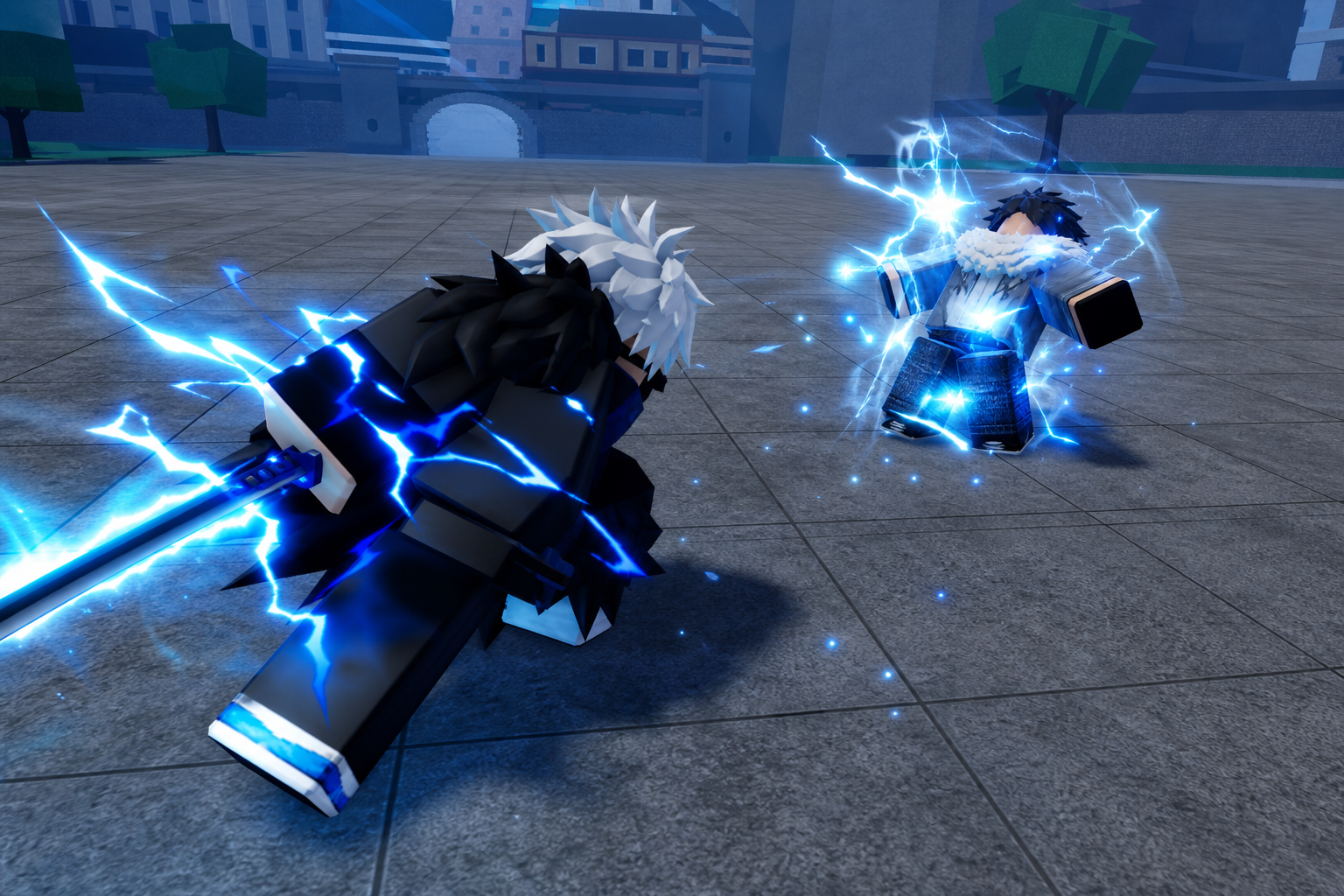 Hai nhân vật kiểu Roblox đối đầu trên sân lát đá, một người bị hiệu ứng tia sét bao quanh khi đứng gần đối thủ cầm kiếm.